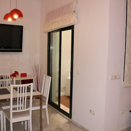 Apartamentos Rg Triana, Calle Castilla Con Patio Севиля Екстериор снимка