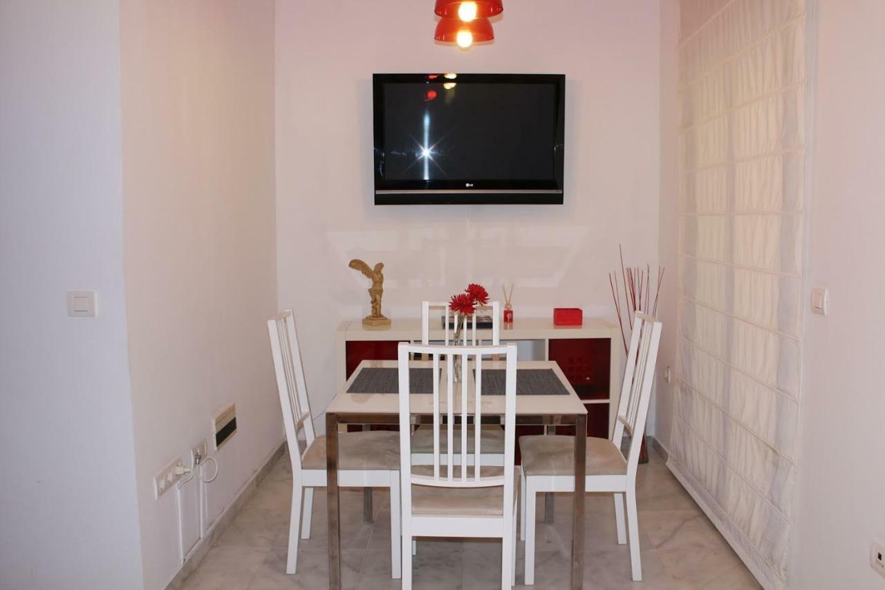 Apartamentos Rg Triana, Calle Castilla Con Patio Севиля Екстериор снимка