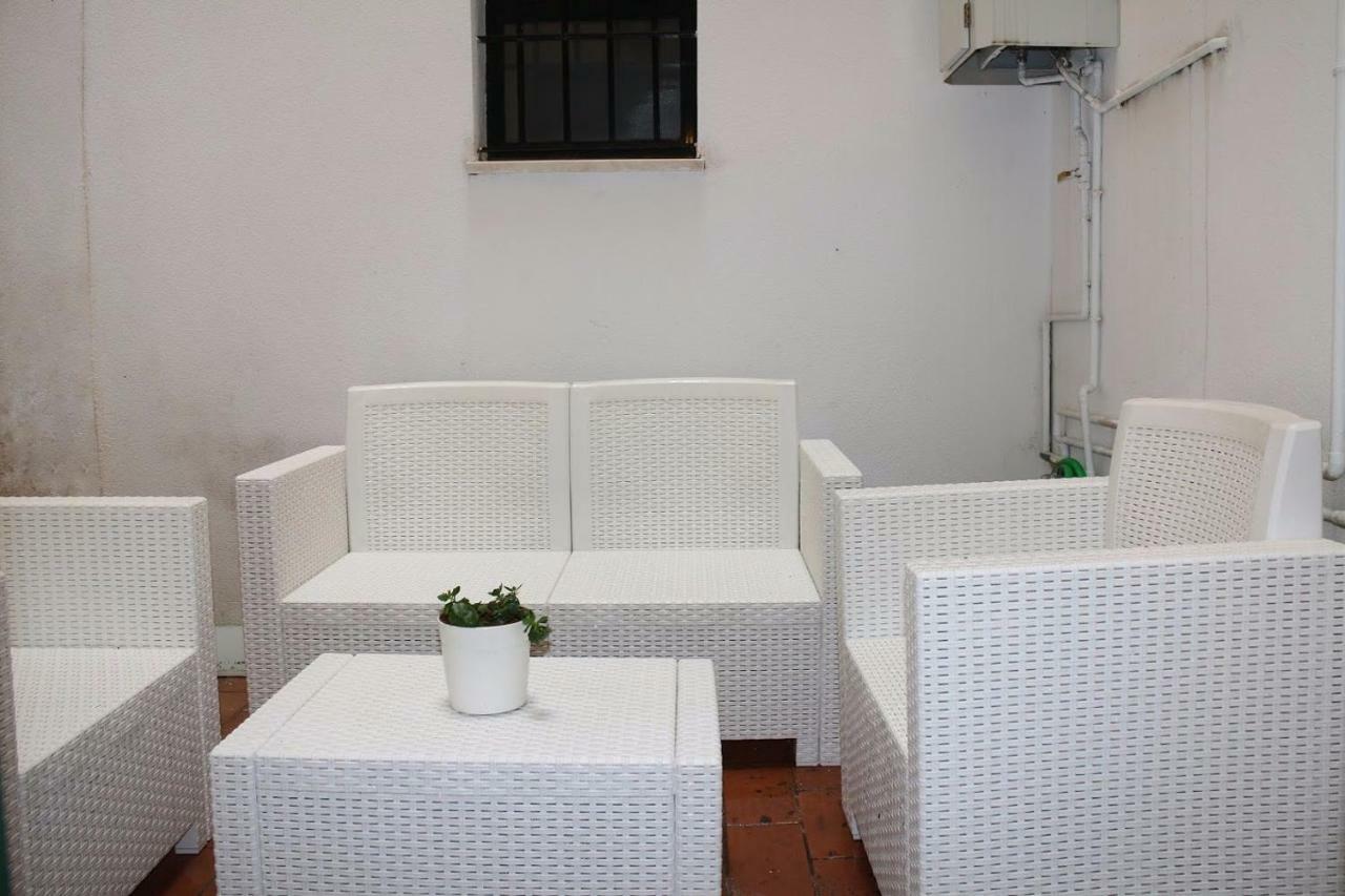 Apartamentos Rg Triana, Calle Castilla Con Patio Севиля Екстериор снимка