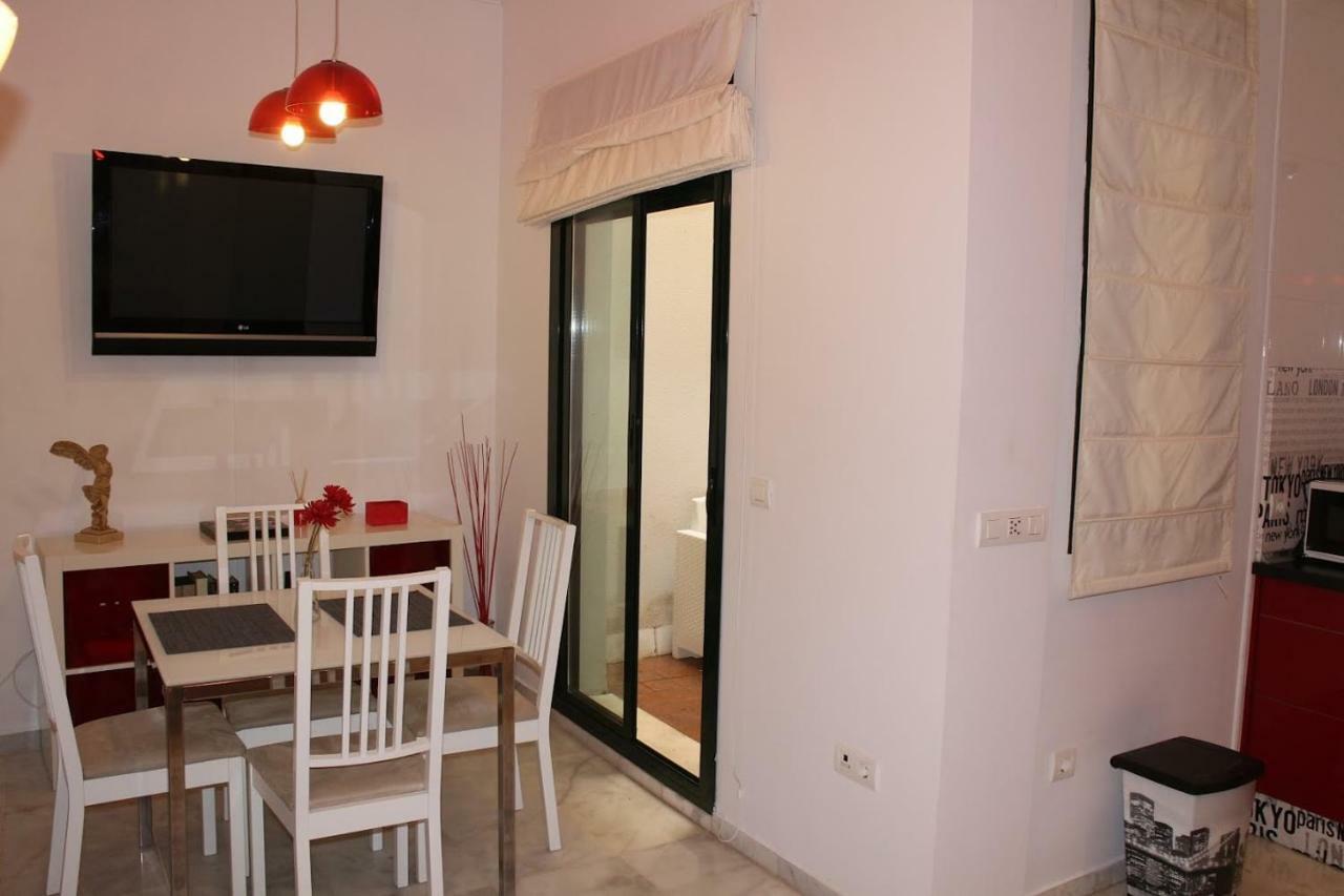 Apartamentos Rg Triana, Calle Castilla Con Patio Севиля Екстериор снимка