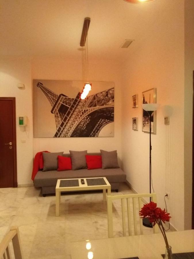 Apartamentos Rg Triana, Calle Castilla Con Patio Севиля Екстериор снимка