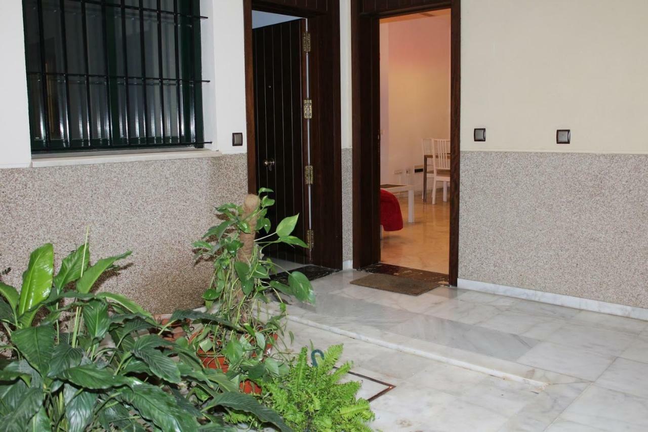 Apartamentos Rg Triana, Calle Castilla Con Patio Севиля Екстериор снимка